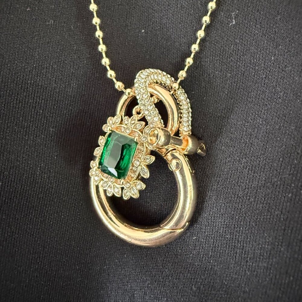 #9 garden party costume jewelry / gold seed chain w/ gold accents & green stone